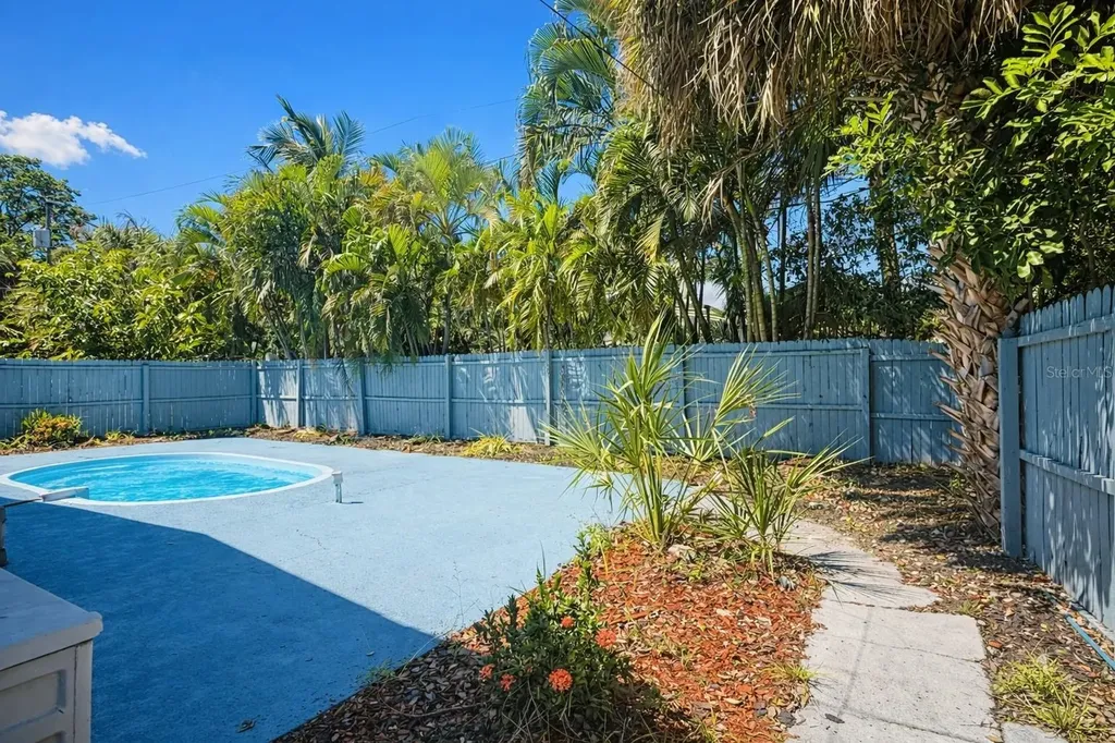 1735 Michigan Avenue NE St Petersburg FL 33703