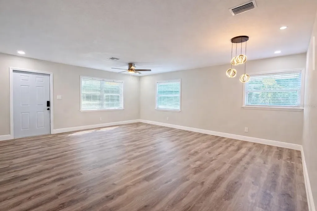 1735 Michigan Avenue NE St Petersburg FL 33703