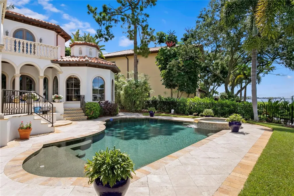25 W Spanish Main Street Tampa FL 33609
