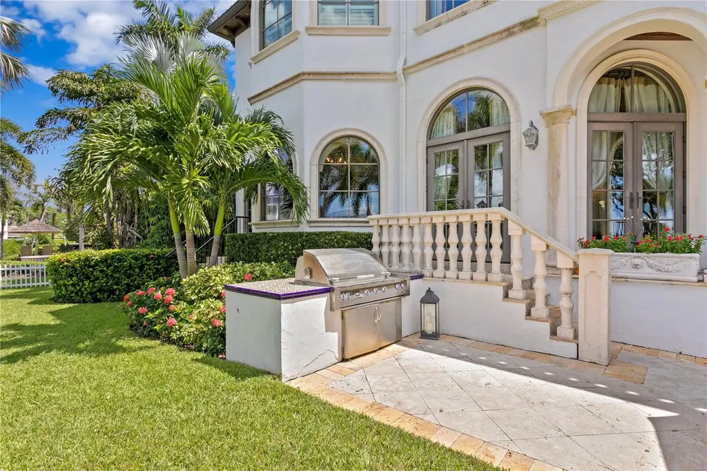 25 W Spanish Main Street Tampa FL 33609
