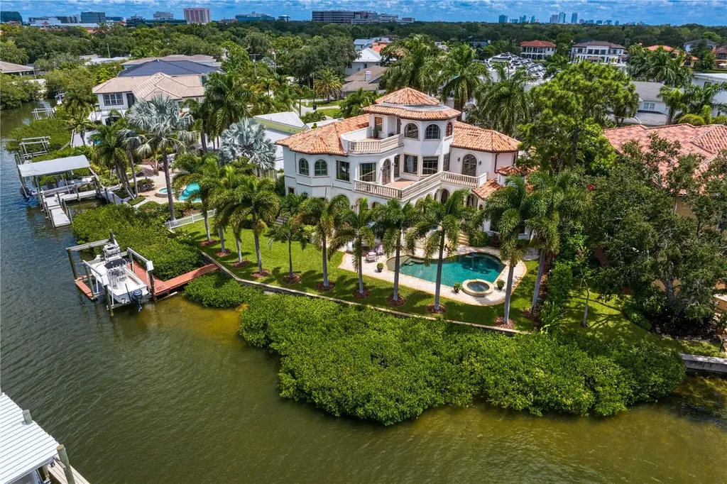 25 W Spanish Main Street Tampa FL 33609