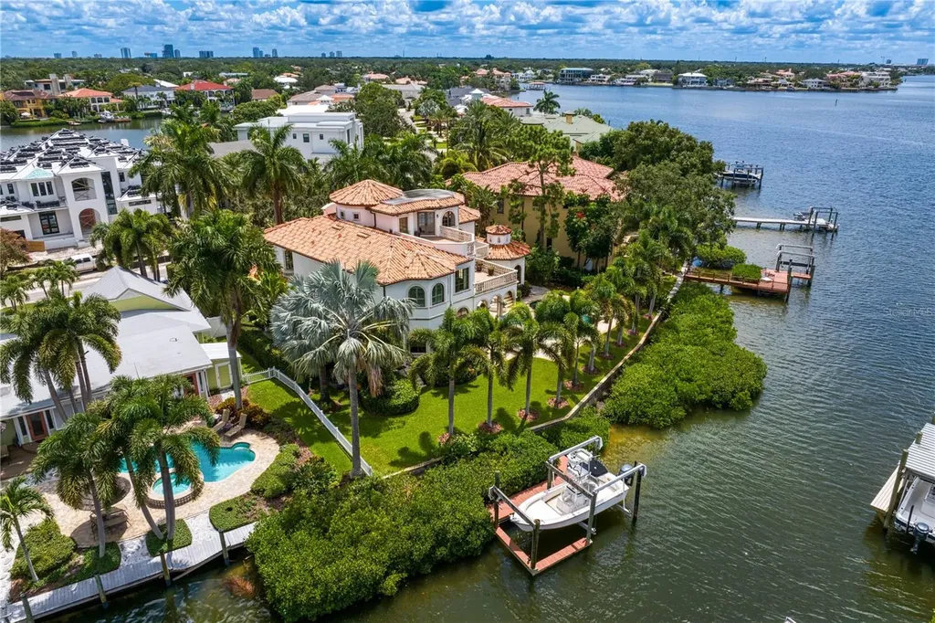 25 W Spanish Main Street Tampa FL 33609