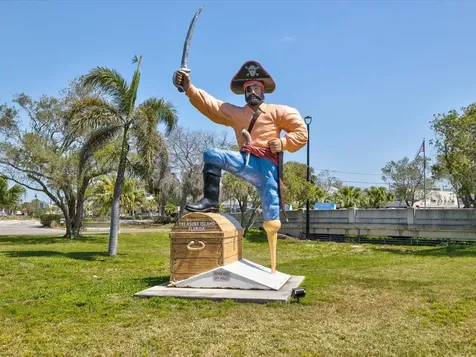 141 104th Avenue Treasure Island FL 33706