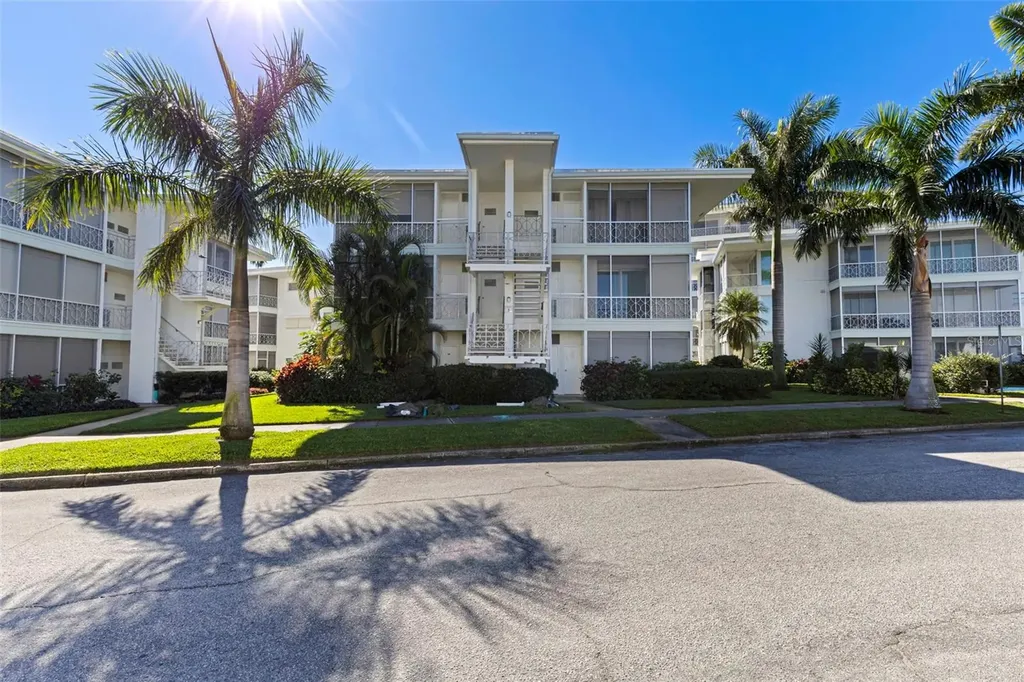 1036 North Shore Drive NE St Petersburg FL 33701