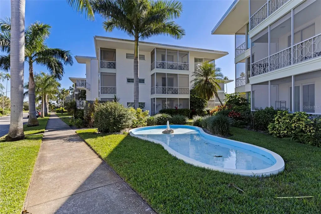 1036 North Shore Drive NE St Petersburg FL 33701