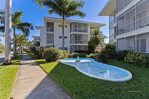 1036 North Shore Drive NE St Petersburg FL 33701