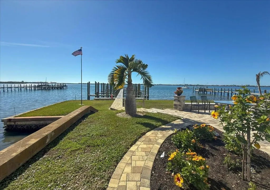 53 W Bay Heights Avenue Englewood FL 34223