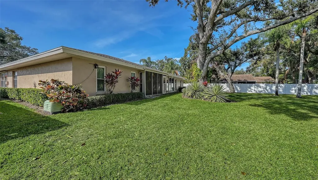 4207 Bowling Green Circle Sarasota FL 34233