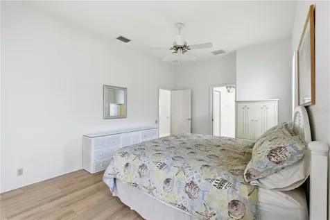 8382 Pondview Lane Englewood FL 34224
