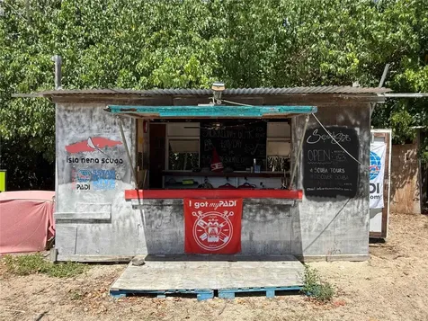 213 Calle Iglesias Vieques PR 00765