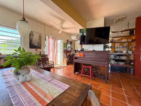 213 Calle Iglesias Vieques PR 00765