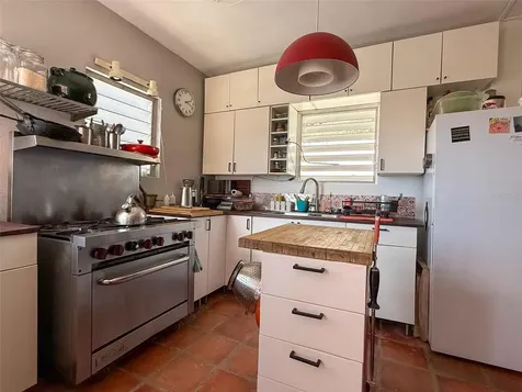 213 Calle Iglesias Vieques PR 00765