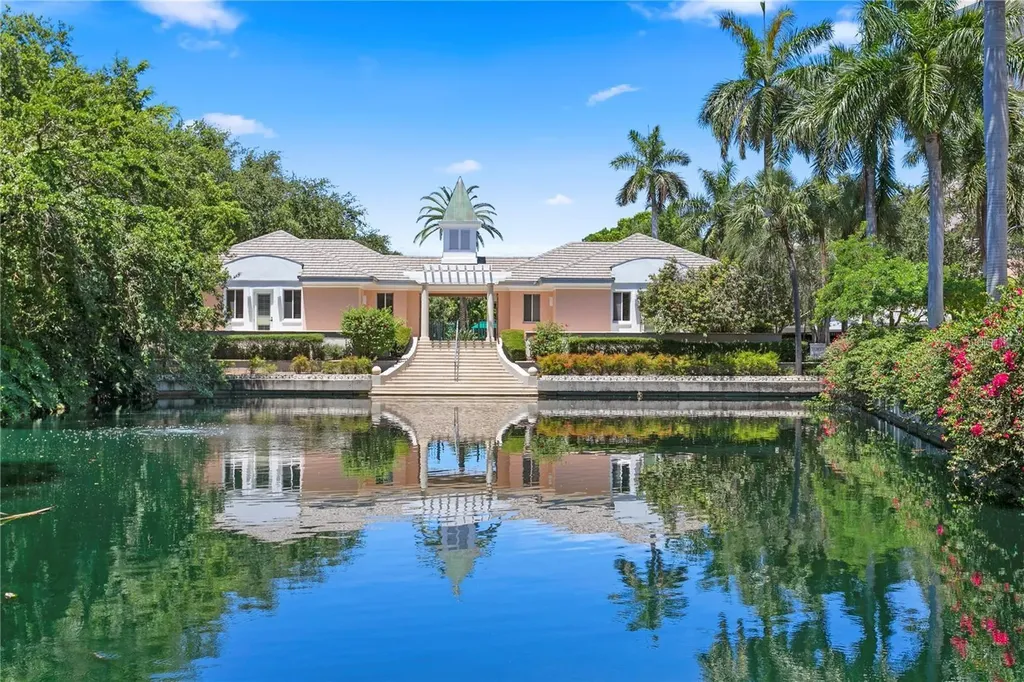 4991 Bacopa Lane S St Petersburg FL 33715