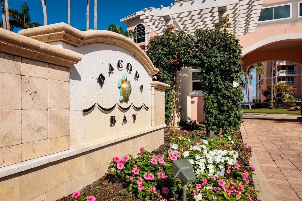 4991 Bacopa Lane S St Petersburg FL 33715