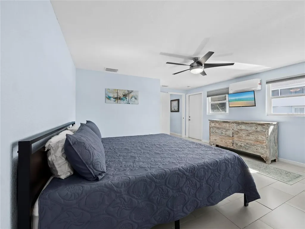 744 Jungle Queen Way Longboat Key FL 34228