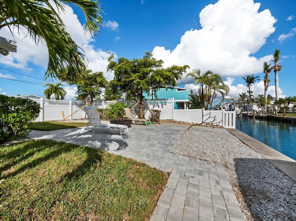744 Jungle Queen Way Longboat Key FL 34228