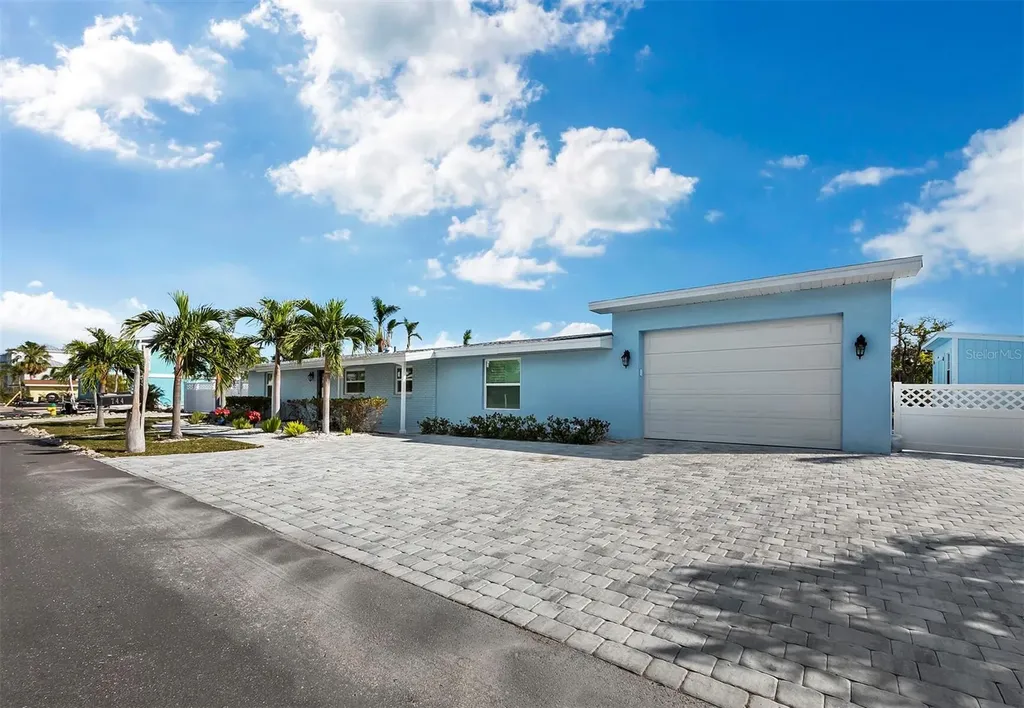 744 Jungle Queen Way Longboat Key FL 34228