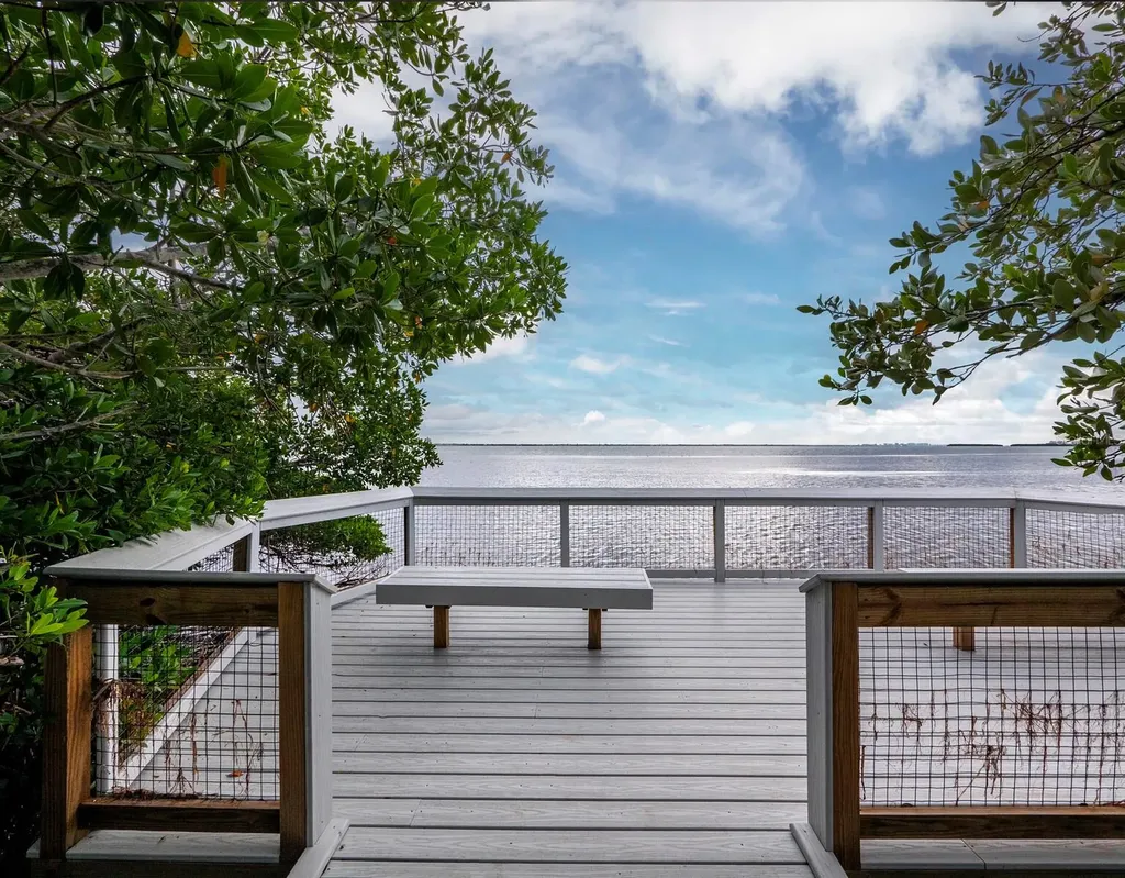 744 Jungle Queen Way Longboat Key FL 34228