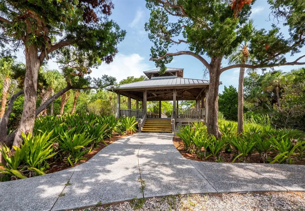 744 Jungle Queen Way Longboat Key FL 34228