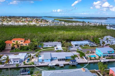 744 Jungle Queen Way Longboat Key FL 34228