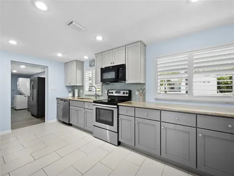 744 Jungle Queen Way Longboat Key FL 34228