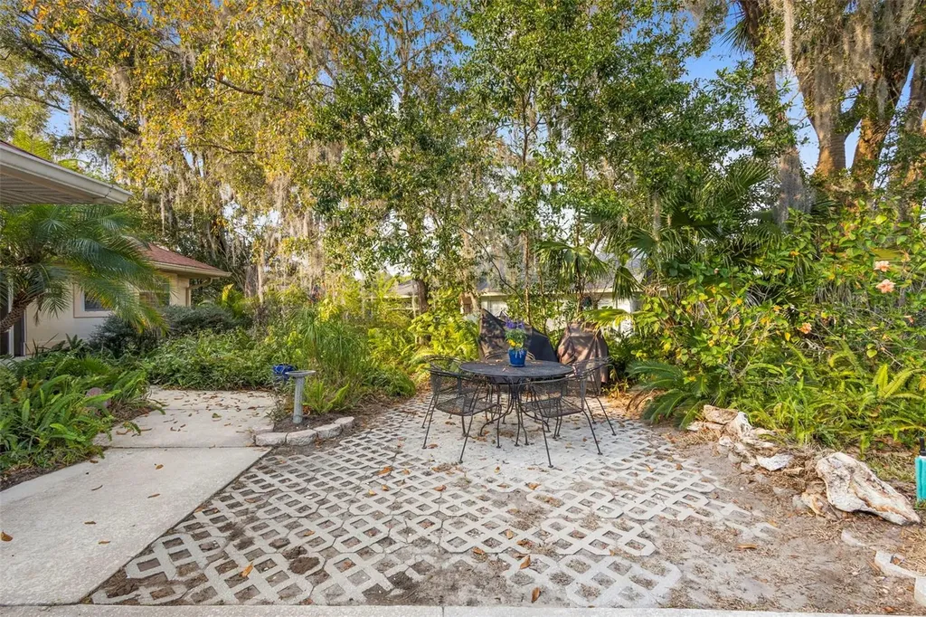 1136 W Glen Falls Road Deland FL 32720
