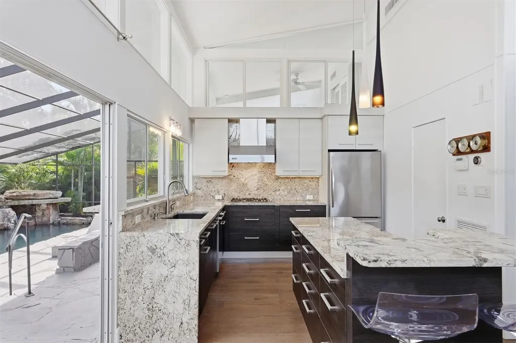 425 Partridge Circle Sarasota FL 34236