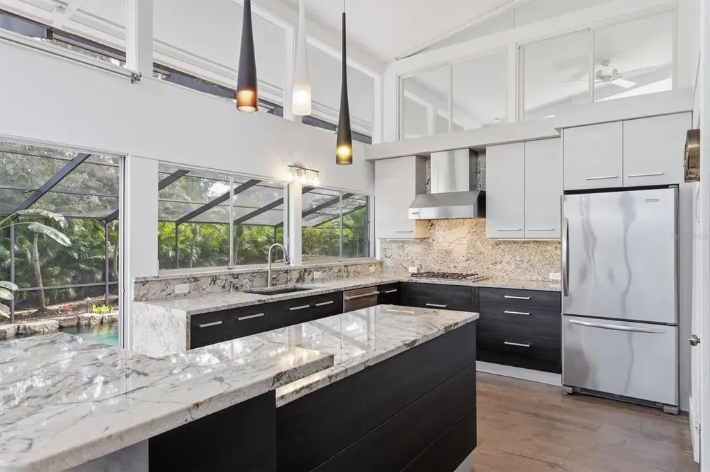 425 Partridge Circle Sarasota FL 34236