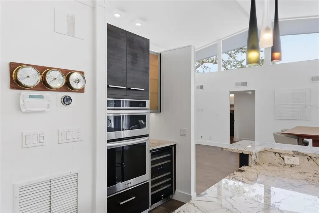 425 Partridge Circle Sarasota FL 34236