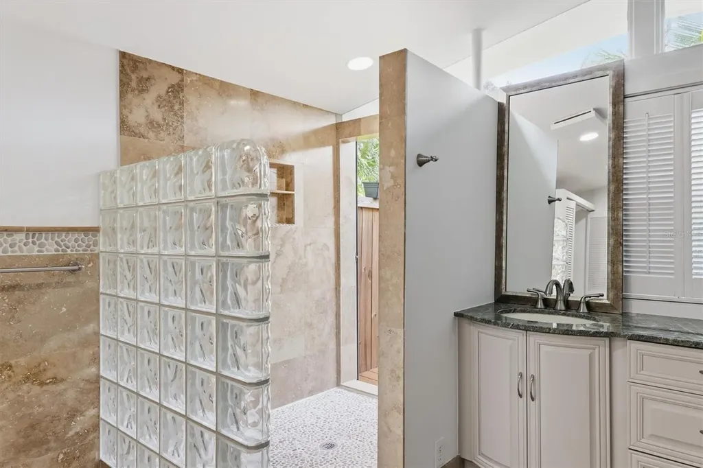 425 Partridge Circle Sarasota FL 34236