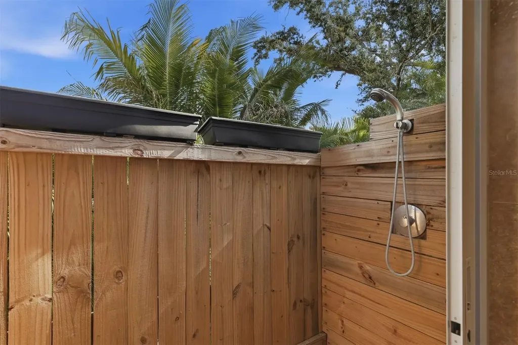 425 Partridge Circle Sarasota FL 34236