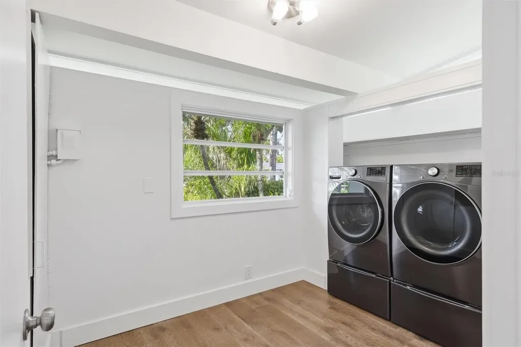 425 Partridge Circle Sarasota FL 34236