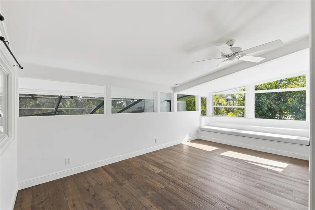 425 Partridge Circle Sarasota FL 34236