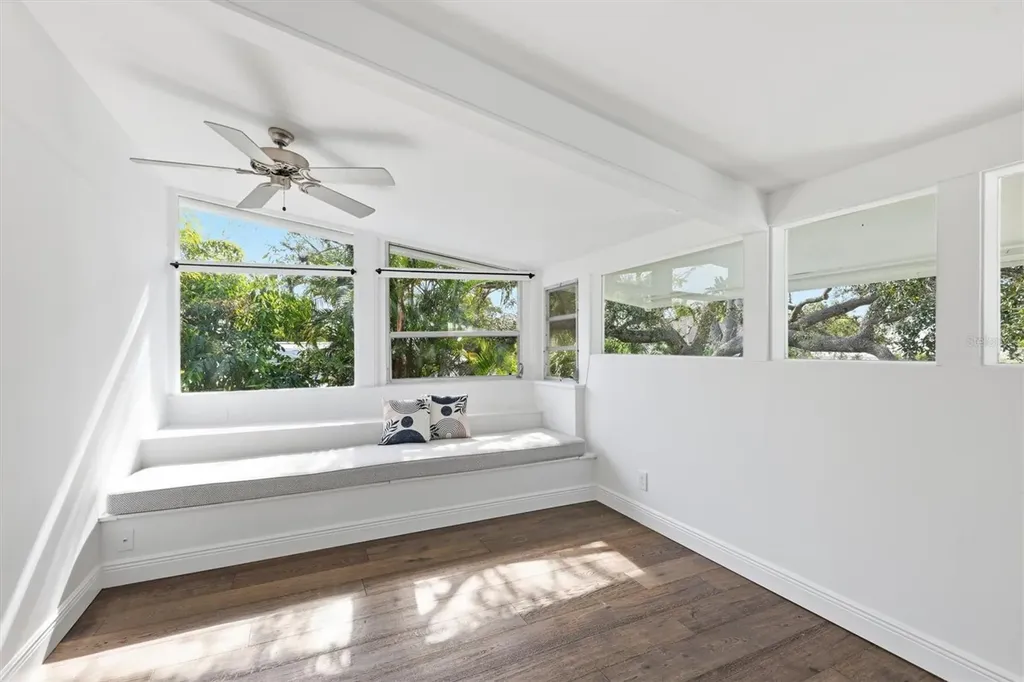 425 Partridge Circle Sarasota FL 34236