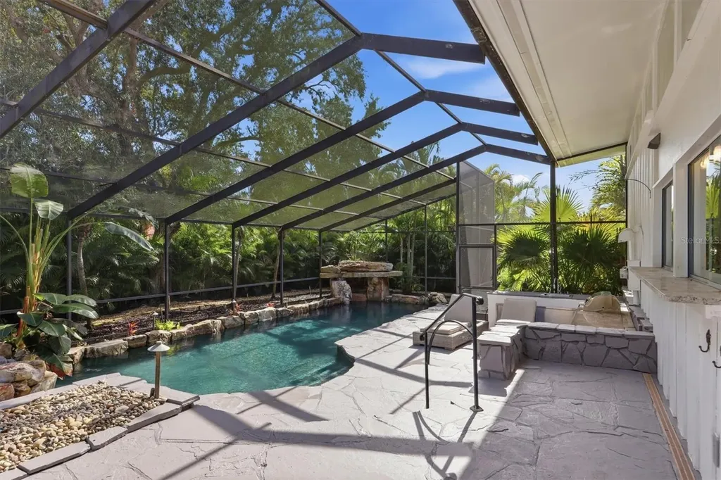 425 Partridge Circle Sarasota FL 34236