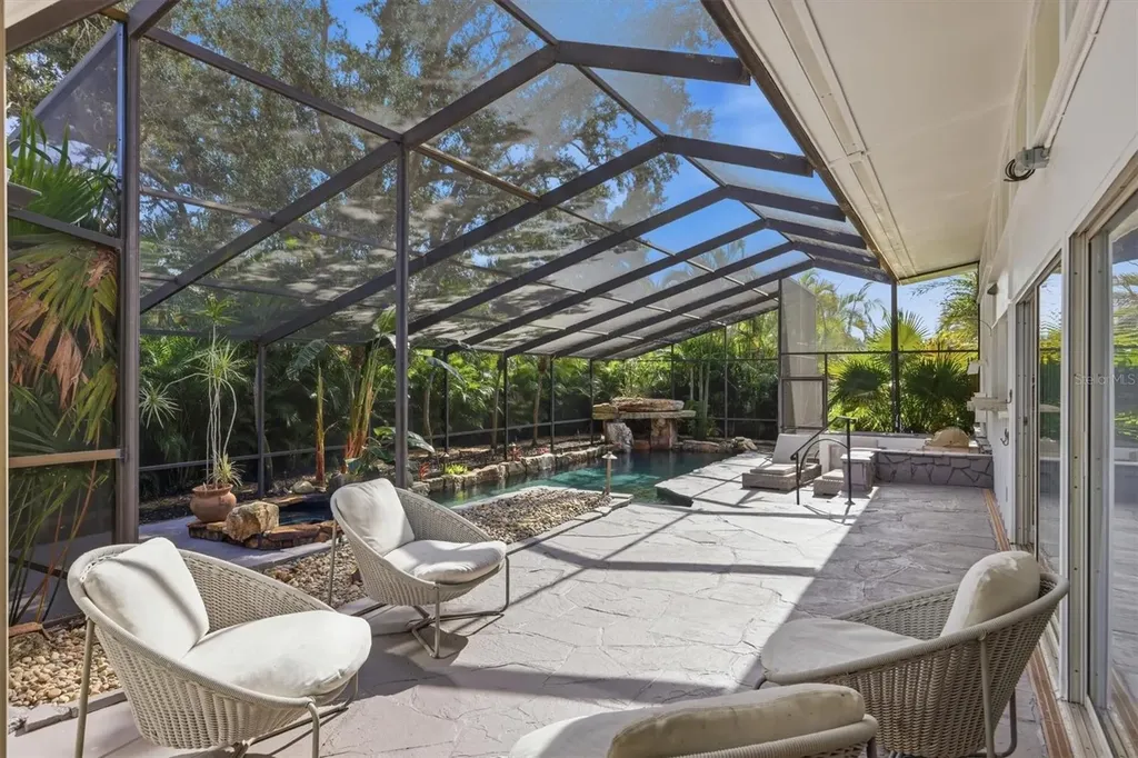 425 Partridge Circle Sarasota FL 34236