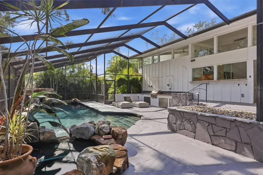 425 Partridge Circle Sarasota FL 34236