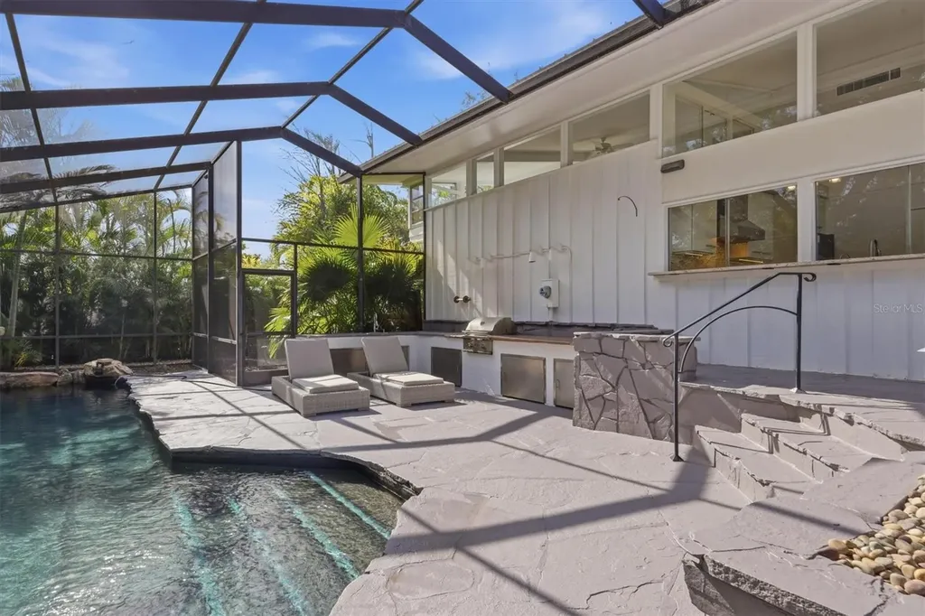 425 Partridge Circle Sarasota FL 34236