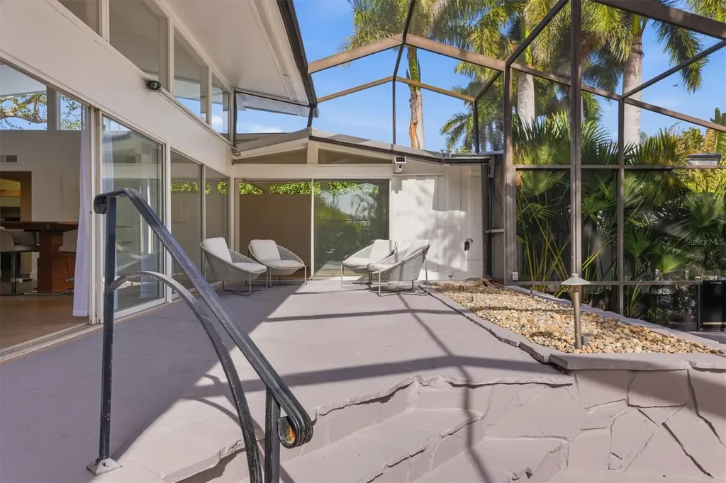 425 Partridge Circle Sarasota FL 34236