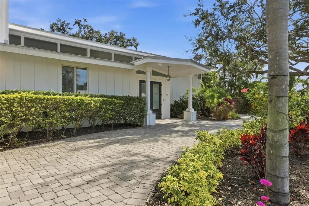 425 Partridge Circle Sarasota FL 34236