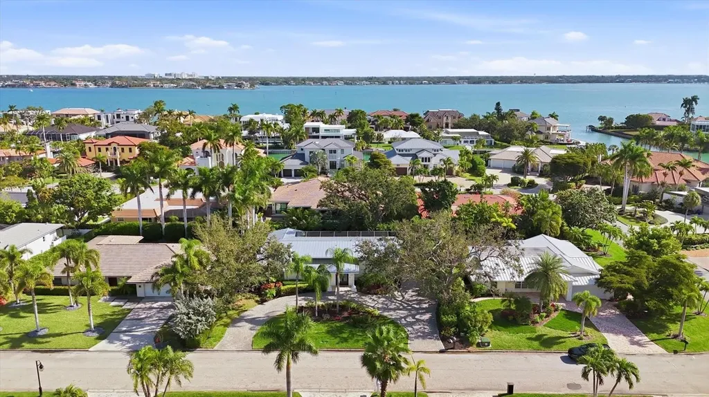 425 Partridge Circle Sarasota FL 34236