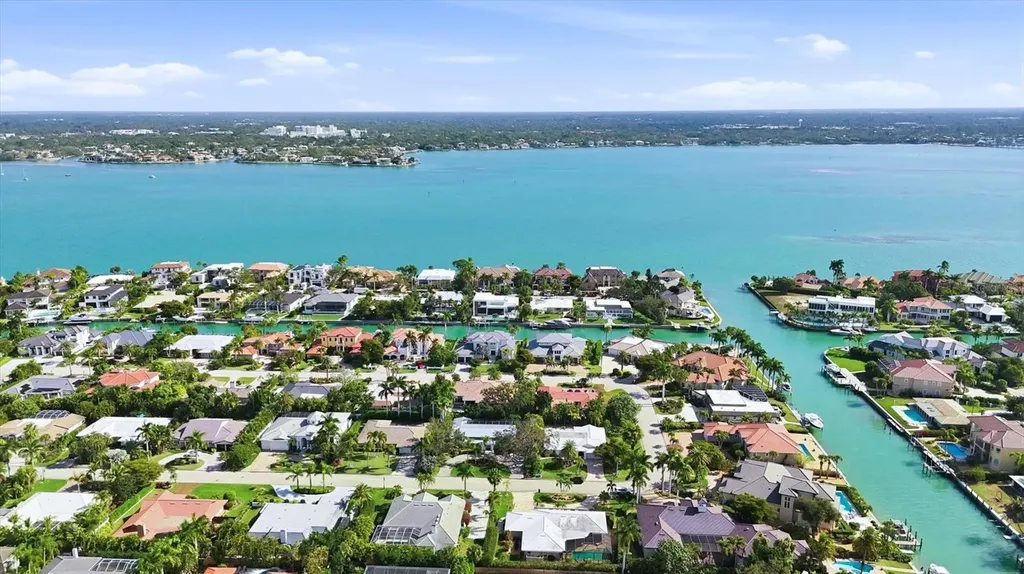 425 Partridge Circle Sarasota FL 34236