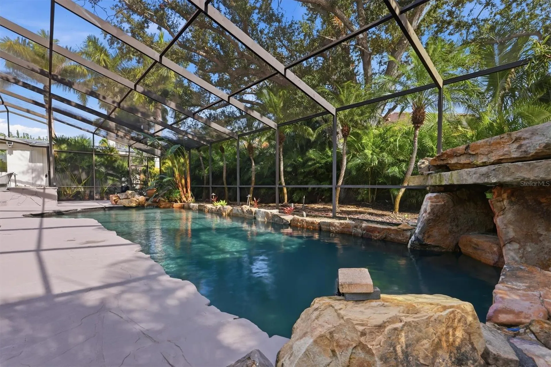 425 Partridge Circle Sarasota FL 34236