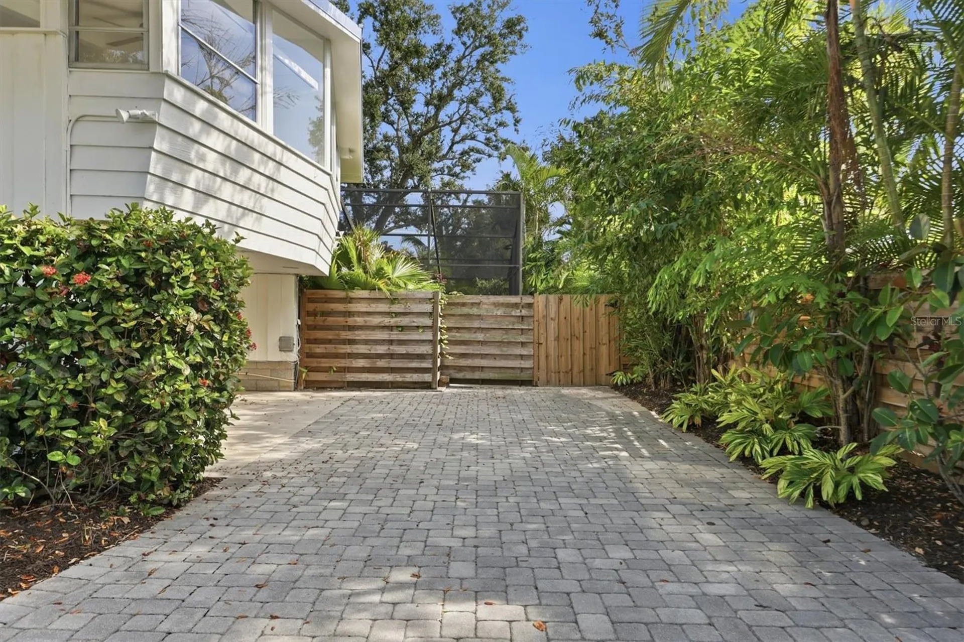 425 Partridge Circle Sarasota FL 34236
