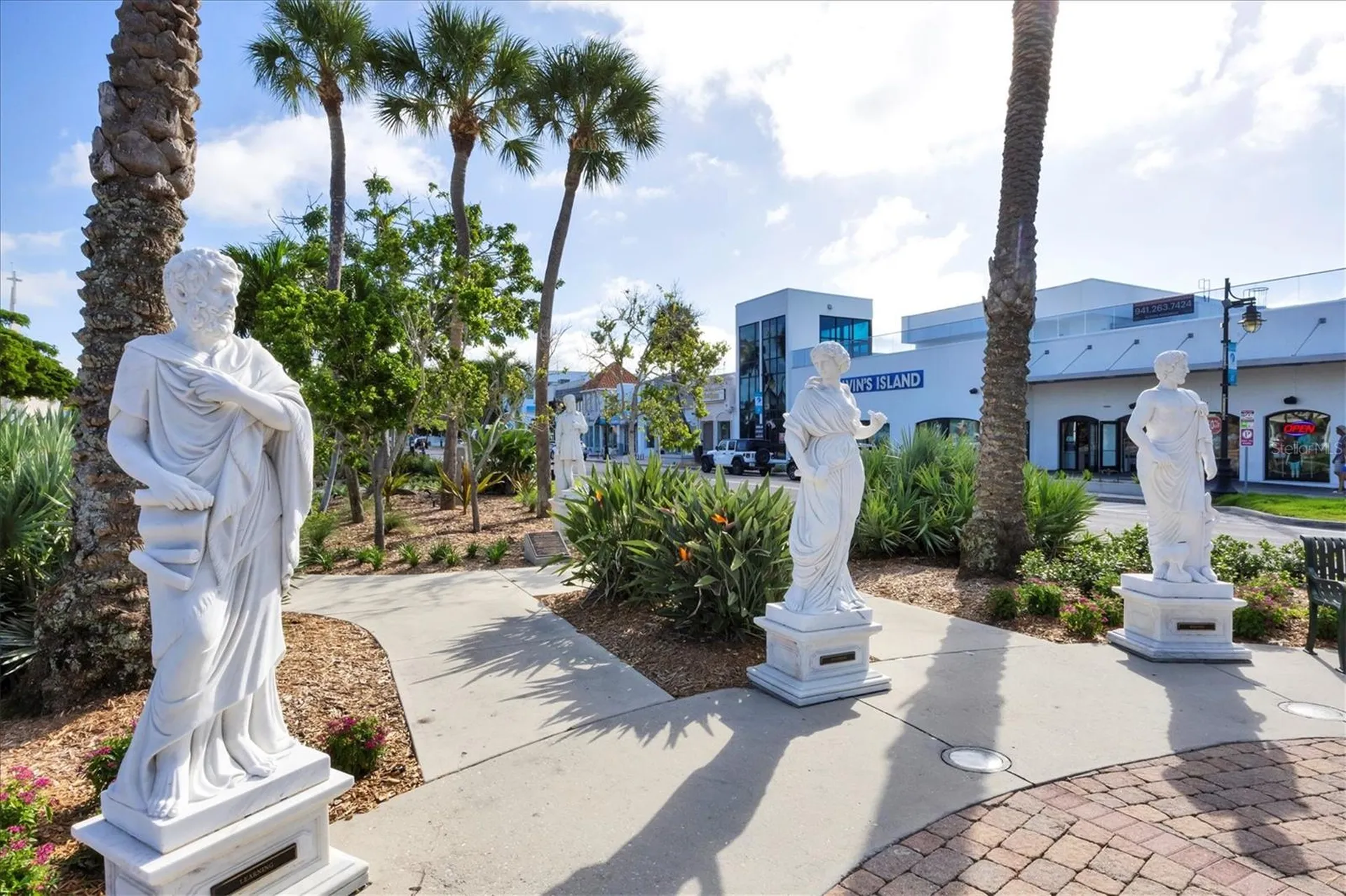 425 Partridge Circle Sarasota FL 34236