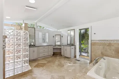425 Partridge Circle Sarasota FL 34236