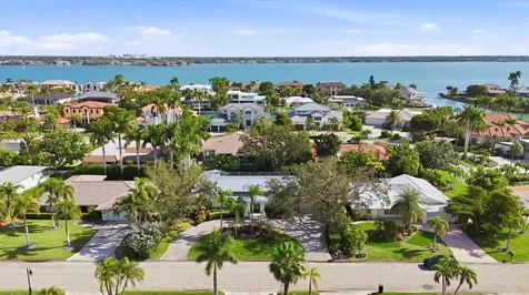 425 Partridge Circle Sarasota FL 34236