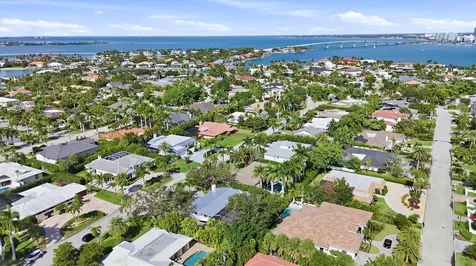 425 Partridge Circle Sarasota FL 34236