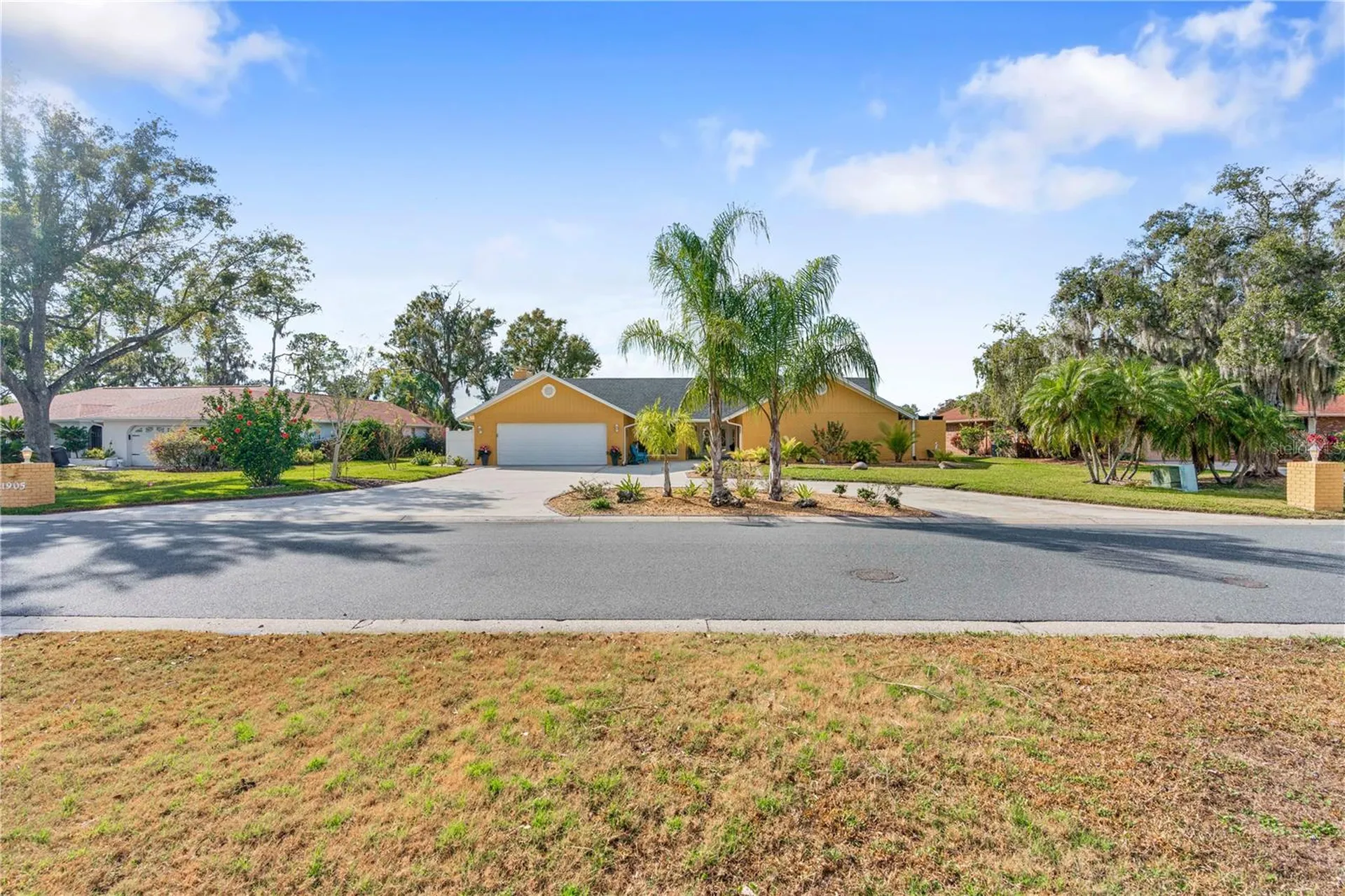 1905 Country Club Court Plant City FL 33566