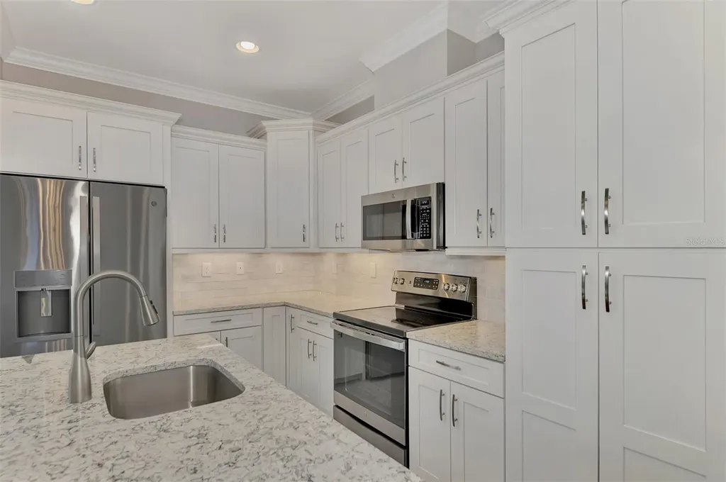 906 E Venice Avenue Venice FL 34285